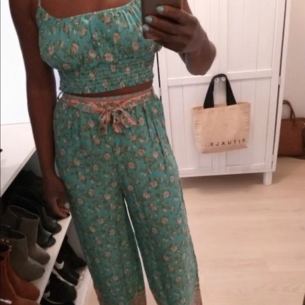 💕Sale💕 2-piece crop and pants - Picture 2 of 15